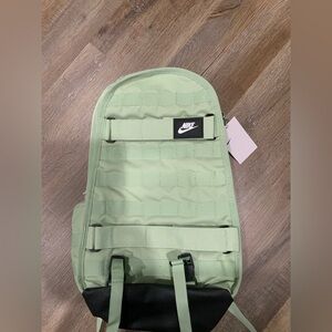 NWT Nike RPM SB Skateboarding Backpack Green BA5971-343 Size 26L